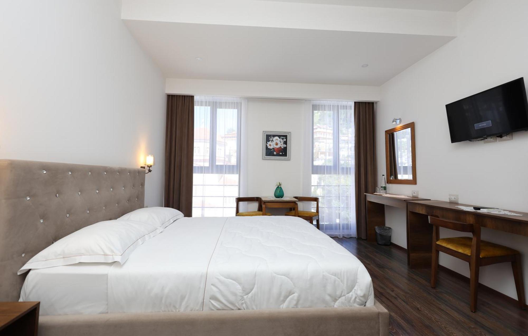 Hotel Republika Berat Eksteriør billede