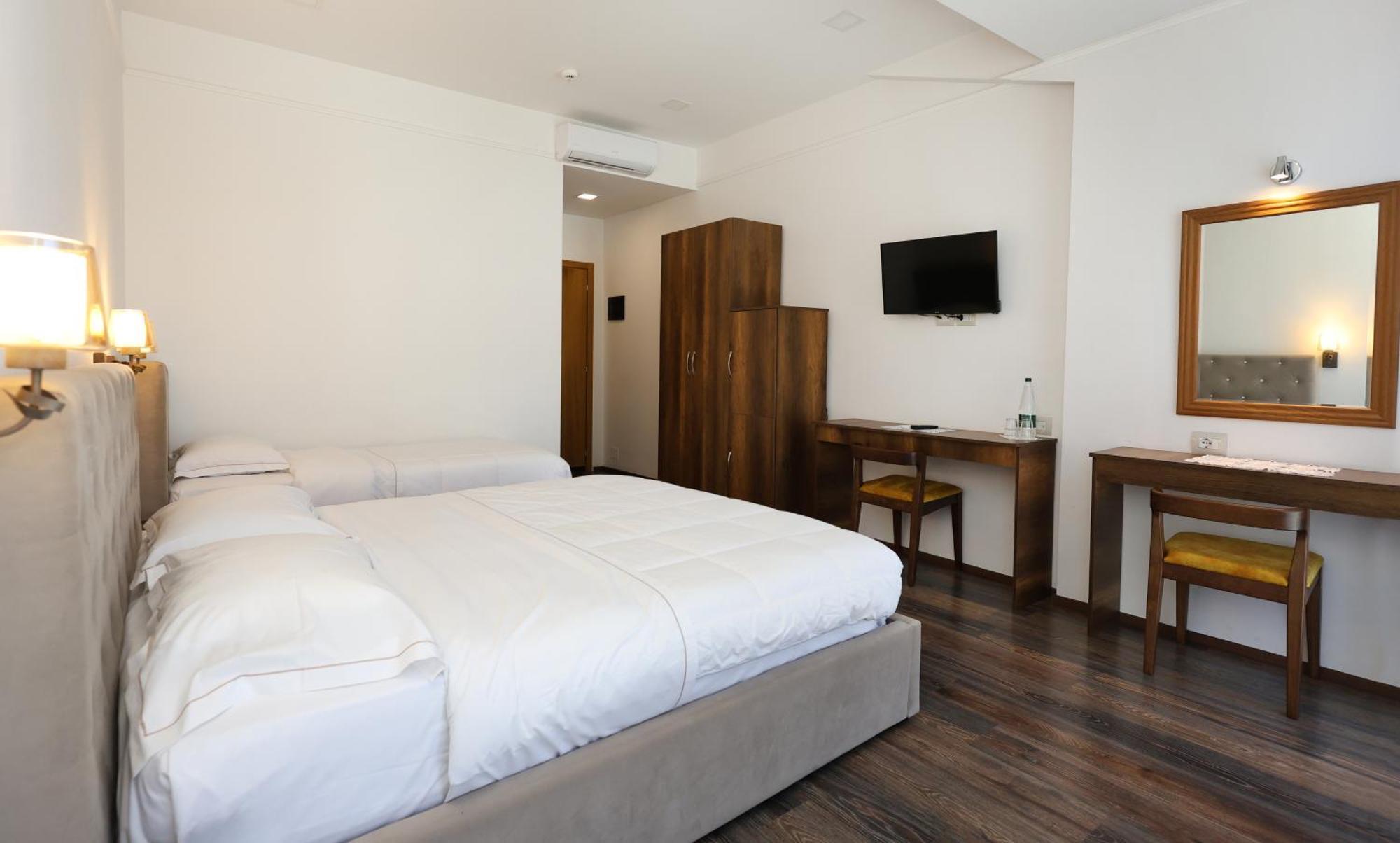 Hotel Republika Berat Eksteriør billede