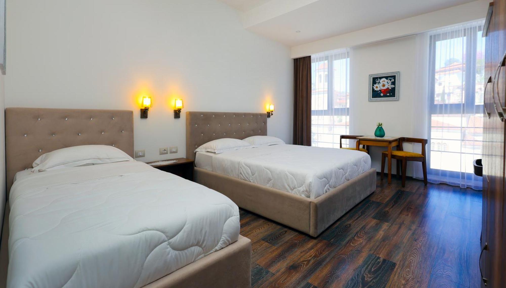 Hotel Republika Berat Eksteriør billede