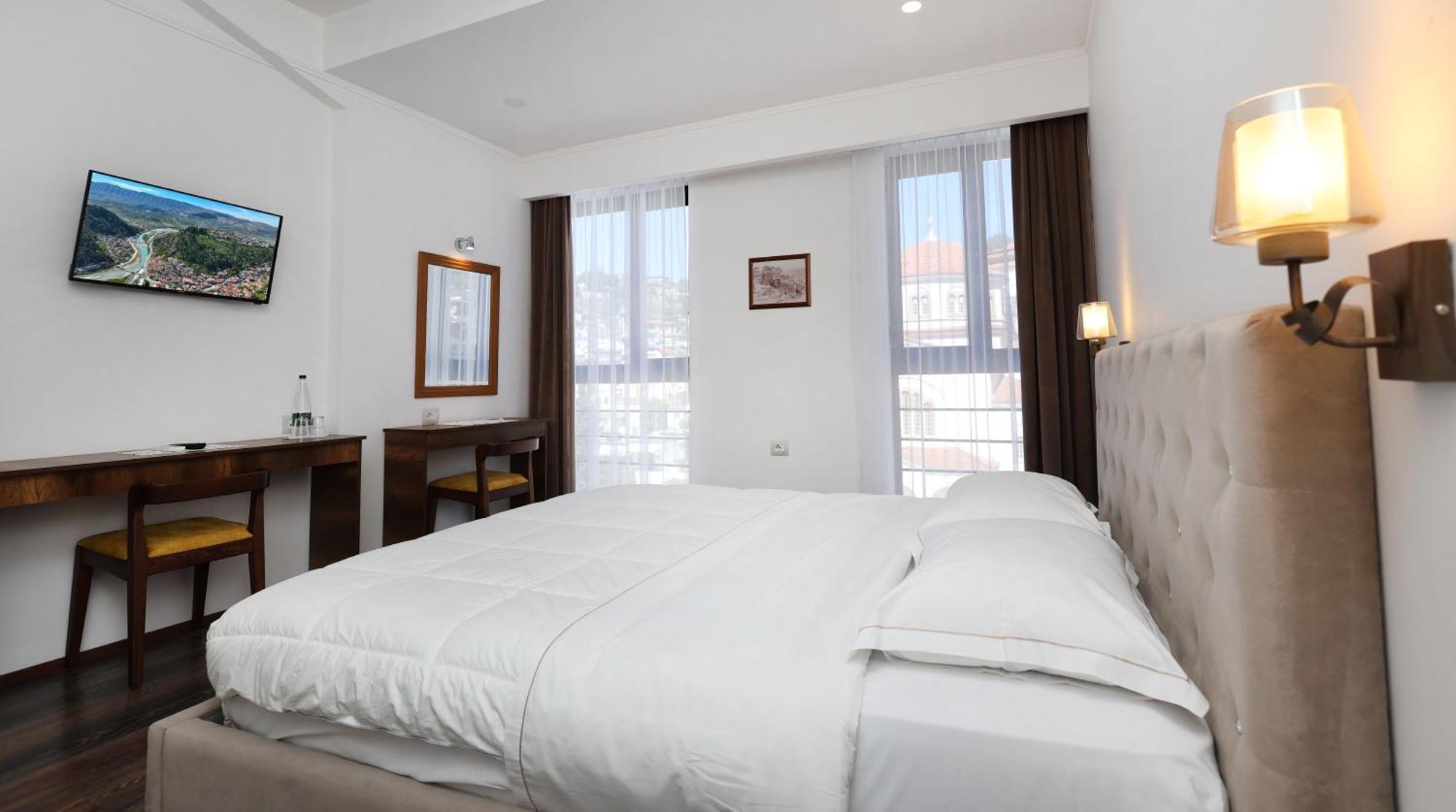 Hotel Republika Berat Eksteriør billede