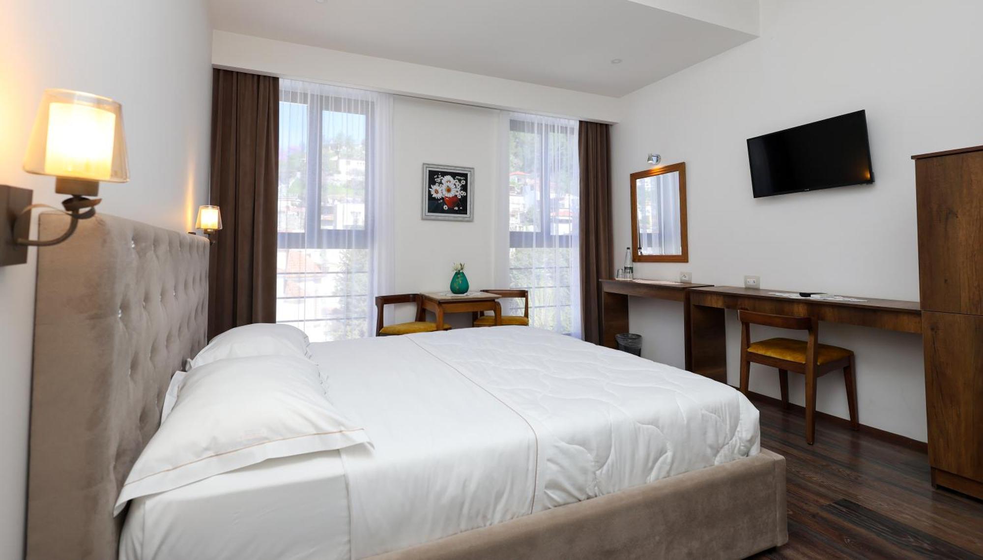 Hotel Republika Berat Eksteriør billede