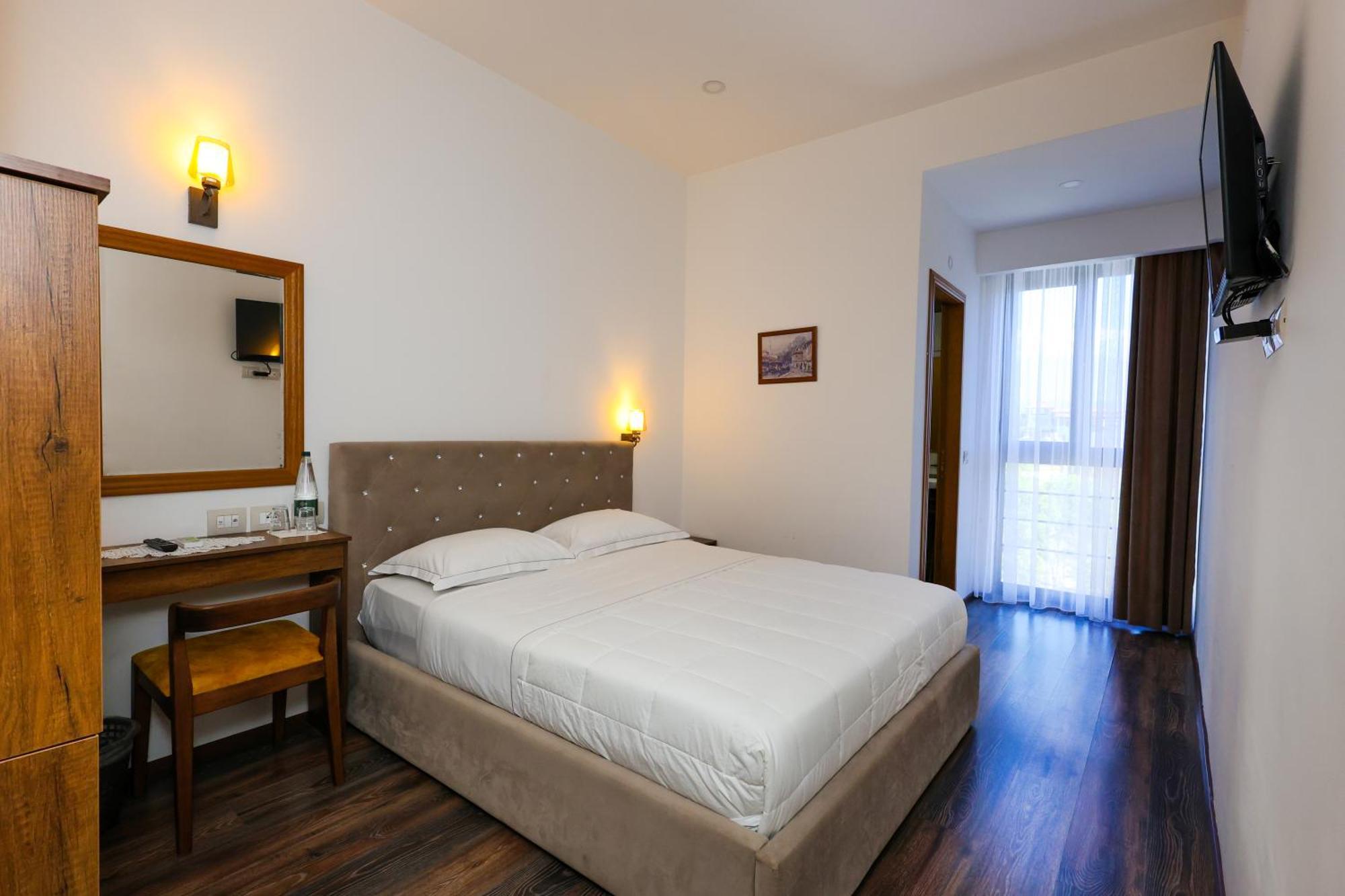 Hotel Republika Berat Eksteriør billede