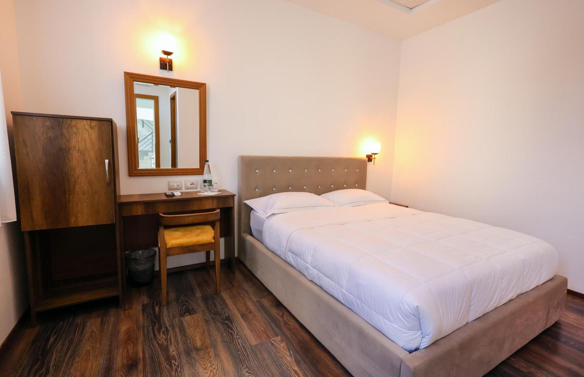 Hotel Republika Berat Eksteriør billede