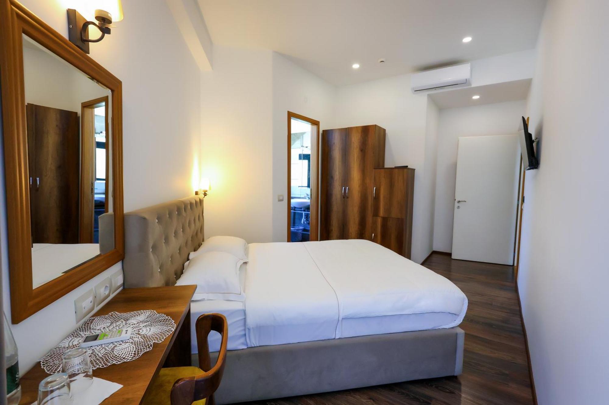 Hotel Republika Berat Eksteriør billede