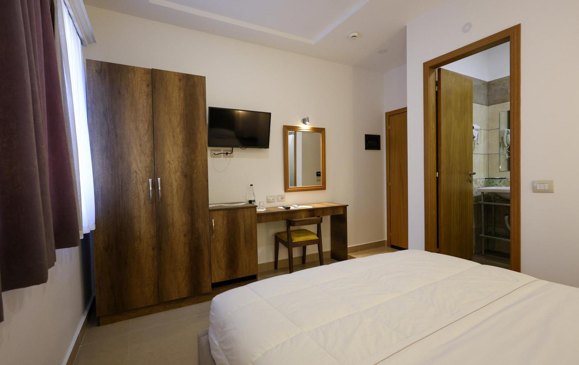 Hotel Republika Berat Eksteriør billede