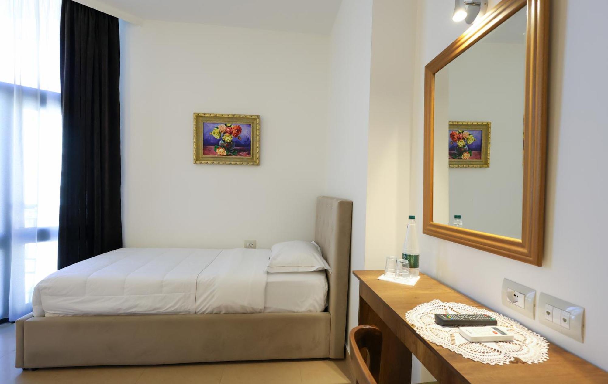 Hotel Republika Berat Eksteriør billede