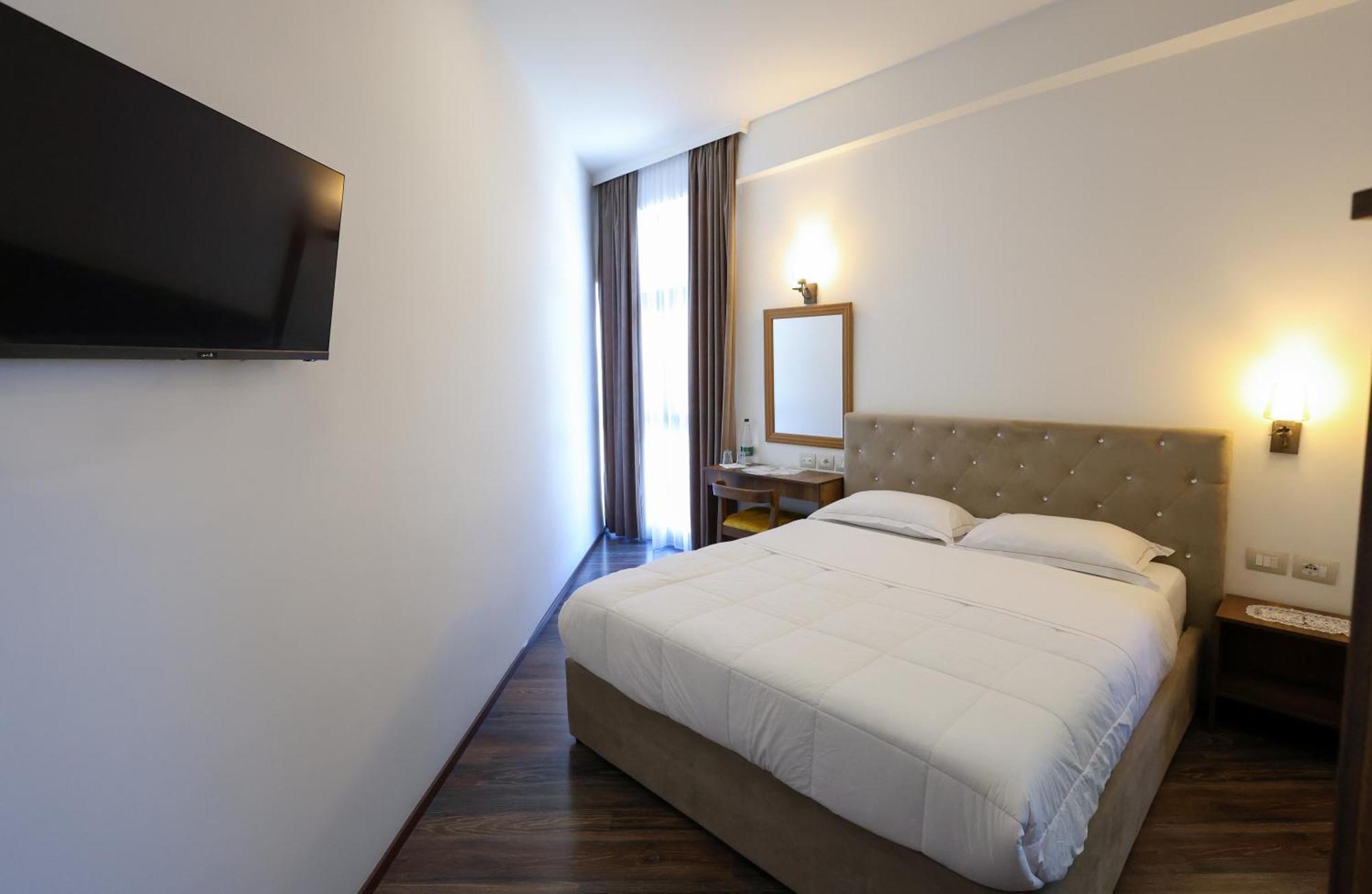 Hotel Republika Berat Eksteriør billede