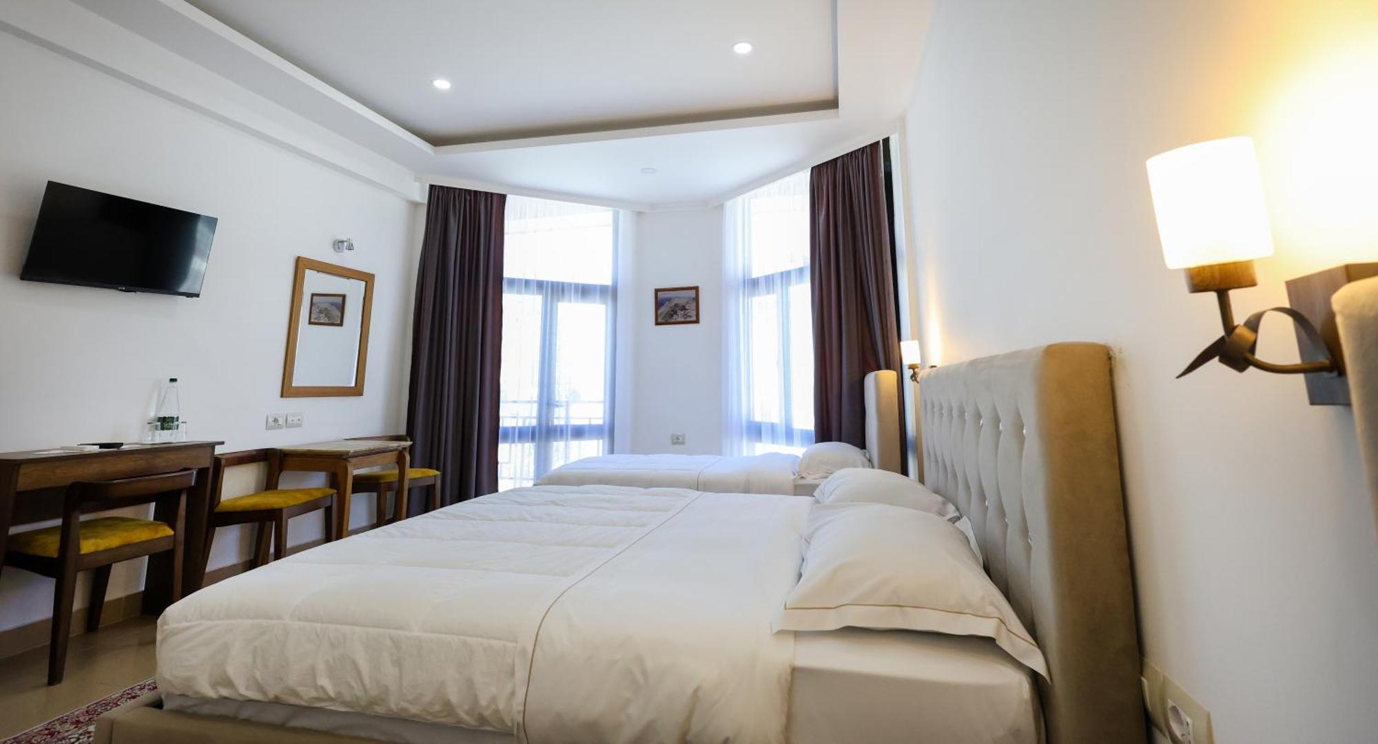 Hotel Republika Berat Eksteriør billede